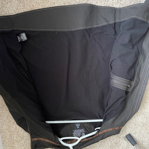 Light-Weight Jacket - Picture 2 of 4